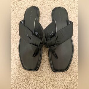 Old Navy black sandals